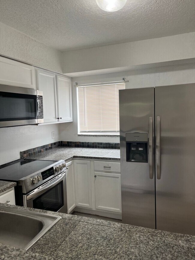 Building Photo - 2/2 Condo in Winter Park Woods!