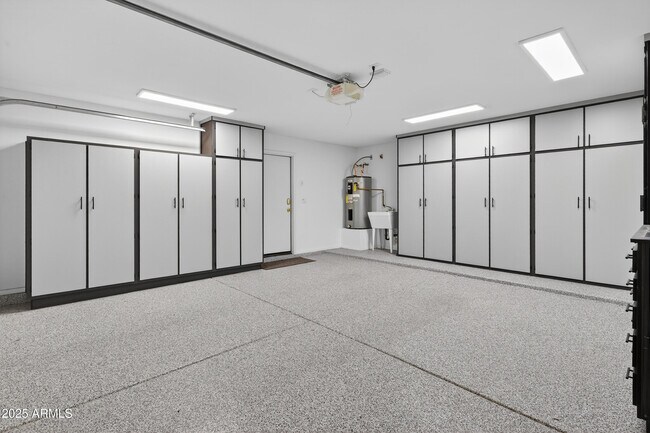 Building Photo - 1719 E Sandalwood Rd