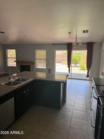 Building Photo - 1305 W Villa Maria Dr