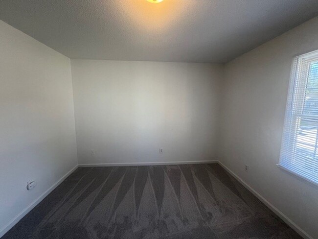 Building Photo - Spacious Townhouse With Lots of Closet Space!