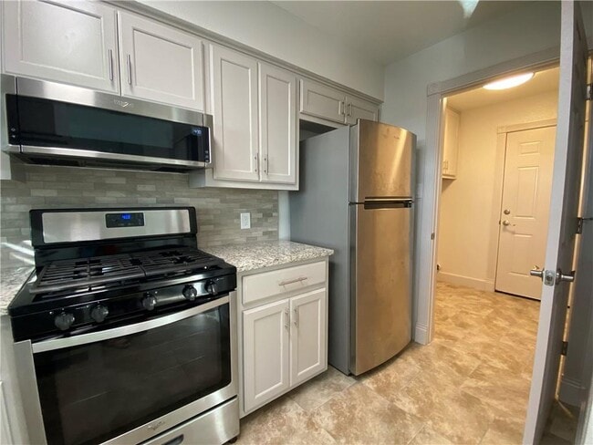 Building Photo - 1402 Hyridge Cir