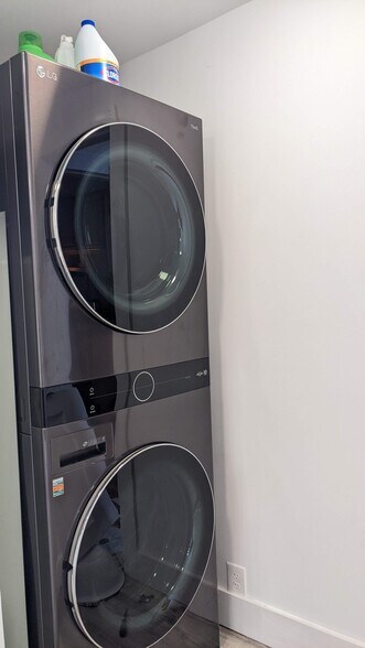 Washer & Dryer - 293 Madison St