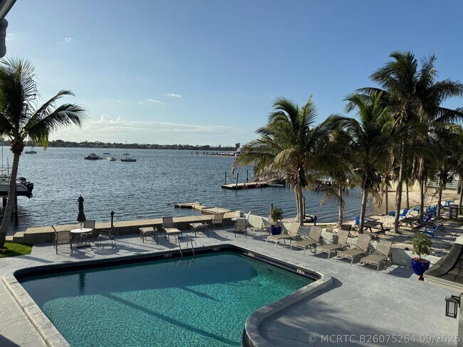 Building Photo - 4700 N Flagler Dr