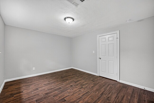 Building Photo - 1112 Johnson St