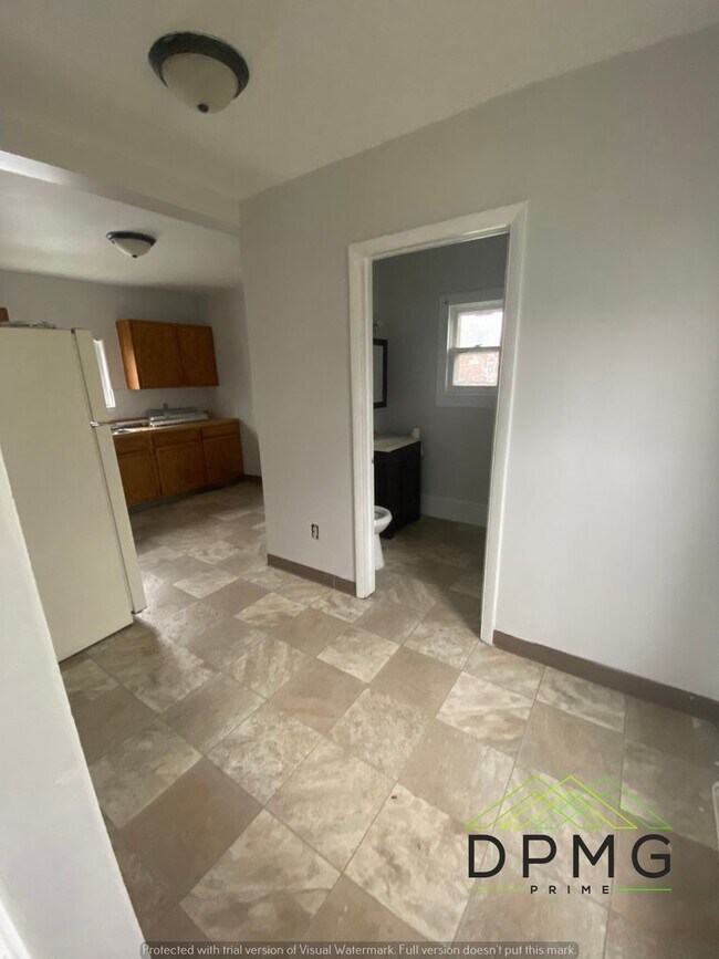 Building Photo - 129 Hill St