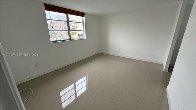 Building Photo - 3849 NE 169th St