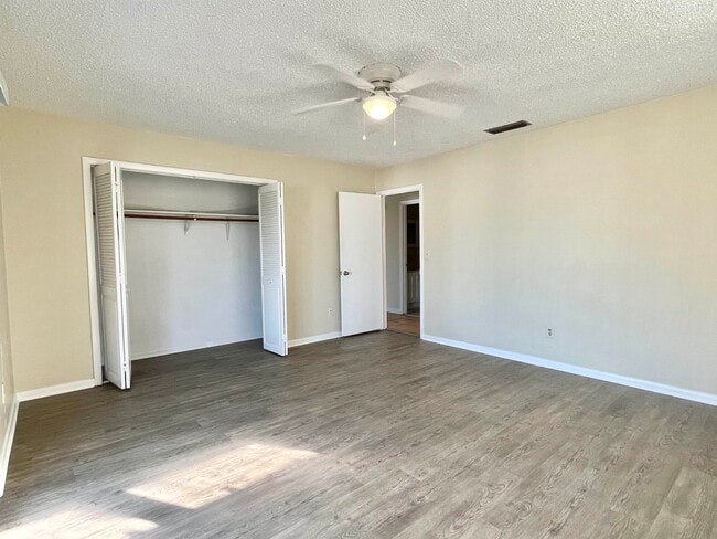 Building Photo - 13 E St