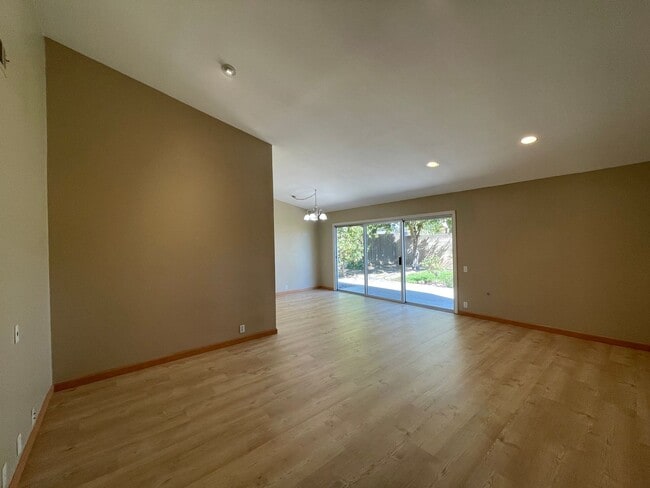 Building Photo - Recently Remodeled 4 Bedroom 2 Bath Single...