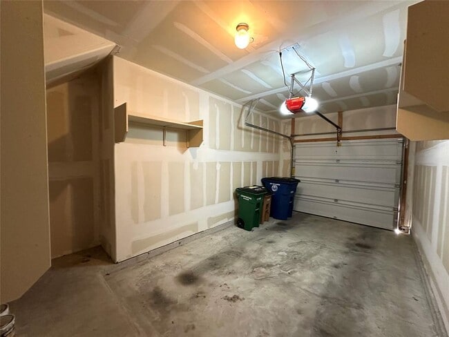 Building Photo - 9201 Brodie Ln