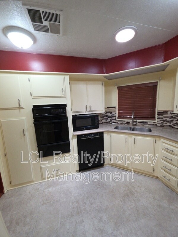 Building Photo - 30715 Arenga Palm Dr