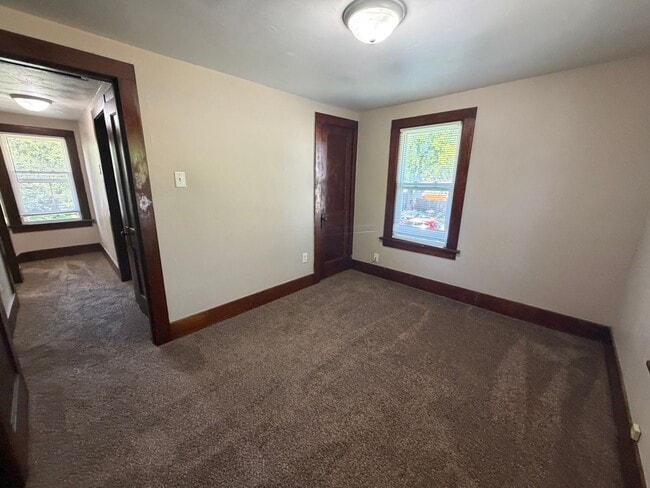 Building Photo - 3406 Robinwood Dr