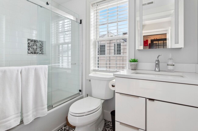 Building Photo - WINTER RENTAL: Portside Glimpse