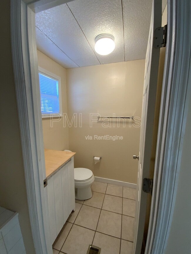 Building Photo - 2026 Shady Cove Dr