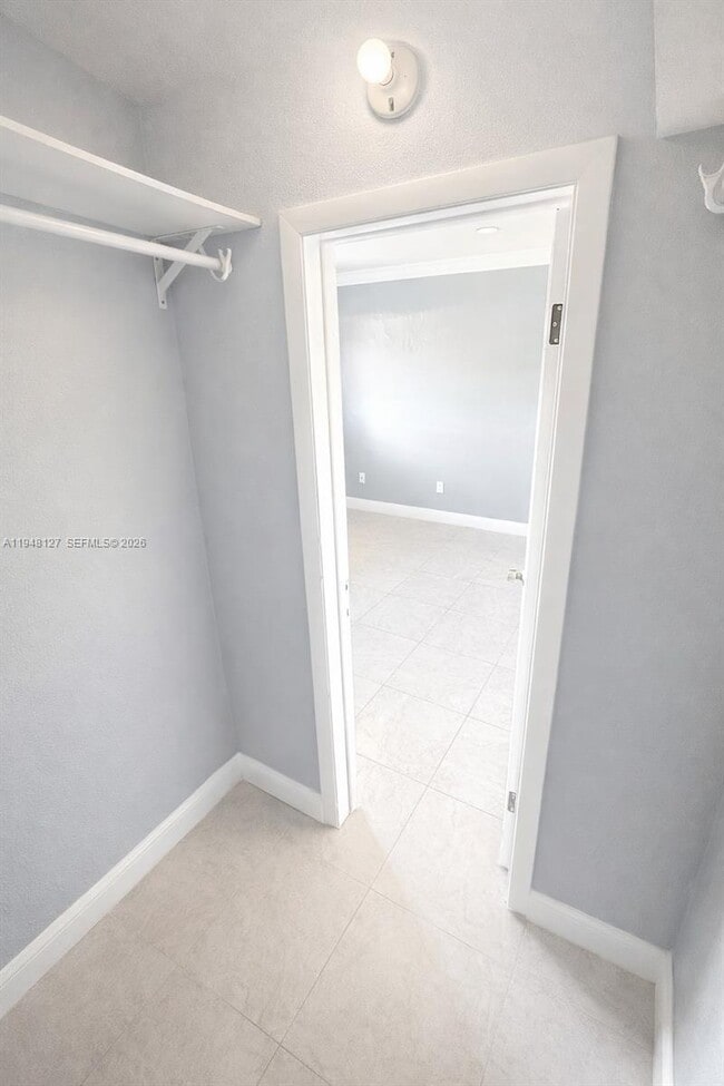 Building Photo - 1014 Salzedo St