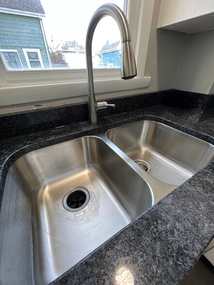 Double undermount sink - 24 Archer St