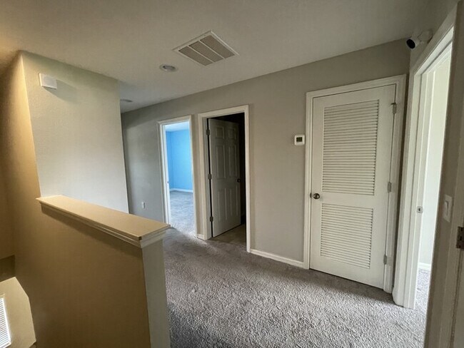 Building Photo - Coming Soon! Spacious 3/2.5 Townhome with ...
