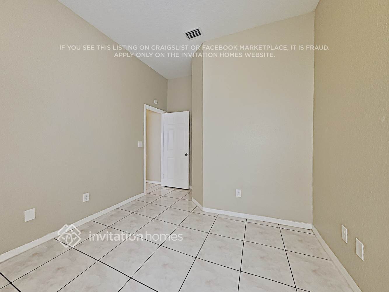 Building Photo - 1422 SW 158th Ave