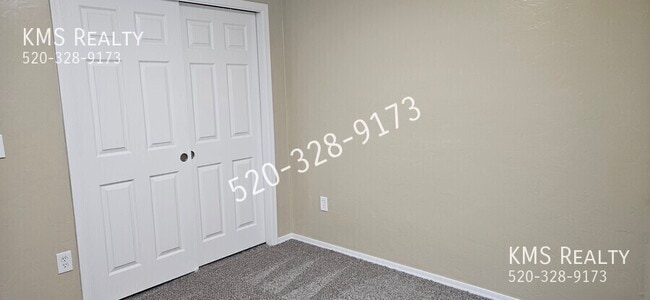 Building Photo - 7178 S Oakbank Dr