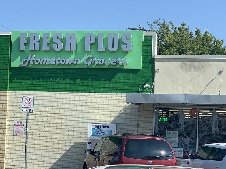 Fresh Plus Grocery is 1 block for the condo at 407 E 45th St (45th and Duval) Austin 78751 - 407 E 45th St #116