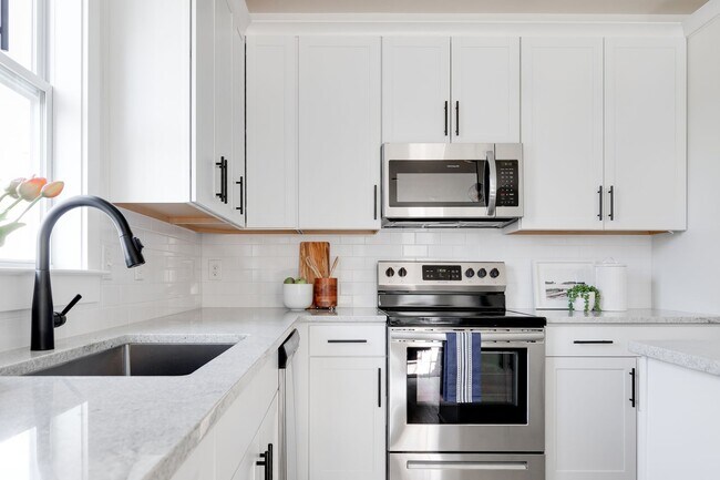 Building Photo - 1106 N 21st St