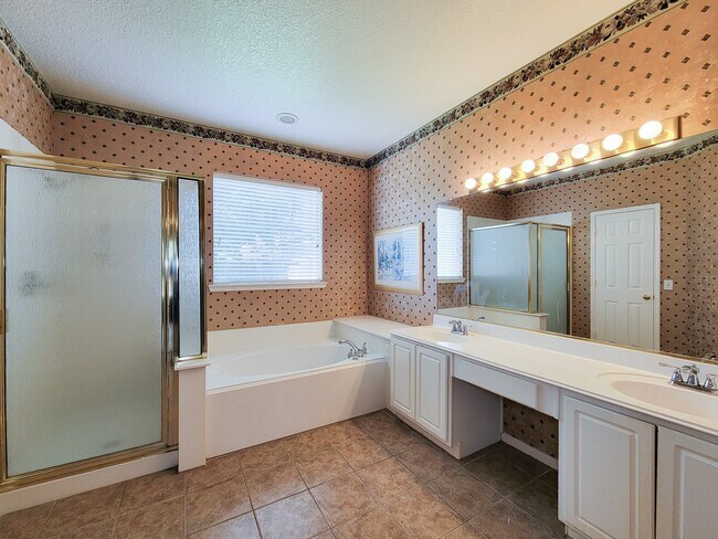 Building Photo - 11147 Carriage Lake Dr