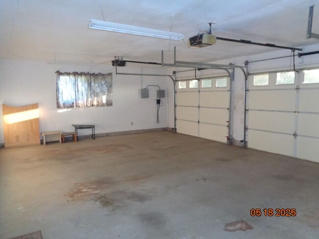 Building Photo - Custom Home in Quartz Hill on a Large Lot