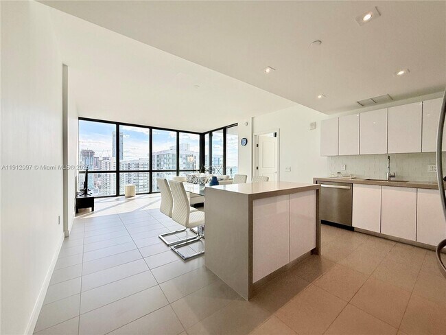 Building Photo - 1600 NE 1st Ave