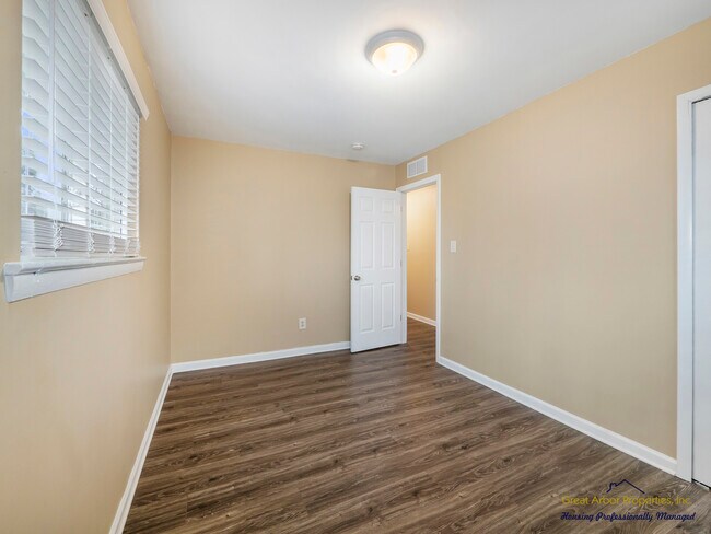 Building Photo - 1088 Studebaker Ave