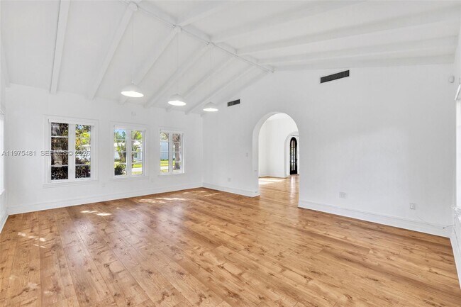 Building Photo - 113 NE 101st St