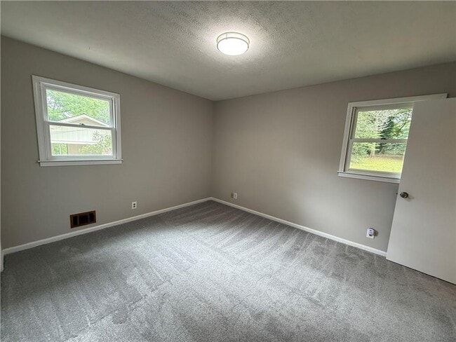 Building Photo - 3155 Oak Dr