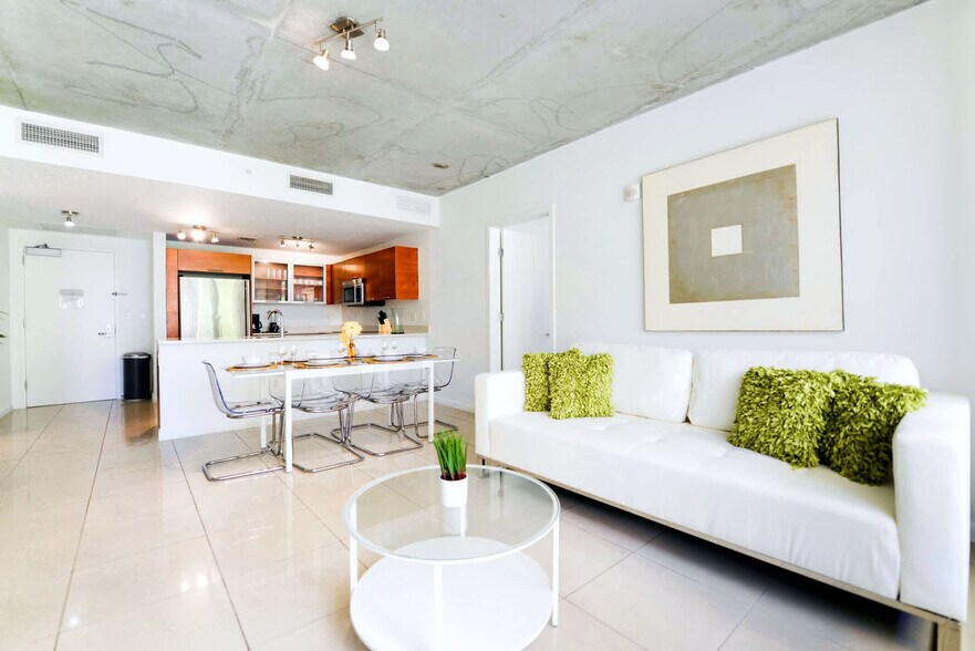 Building Photo - 3250 NE 1st Ave