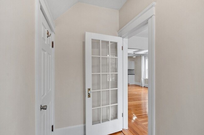 Building Photo - 920 Pleasant St