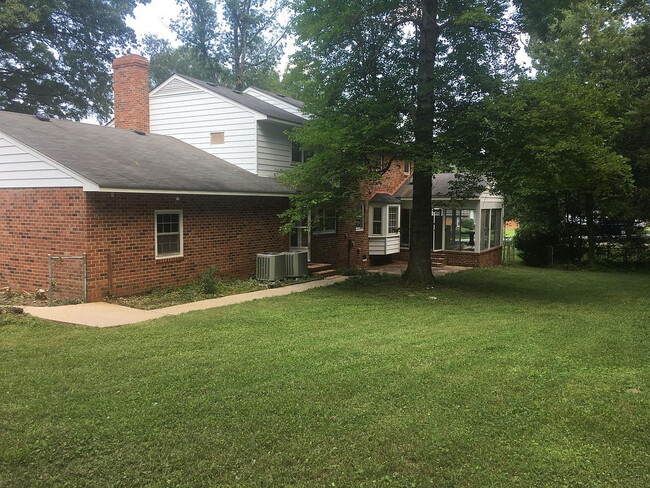 Building Photo - SINGLE FAMILY HOME.