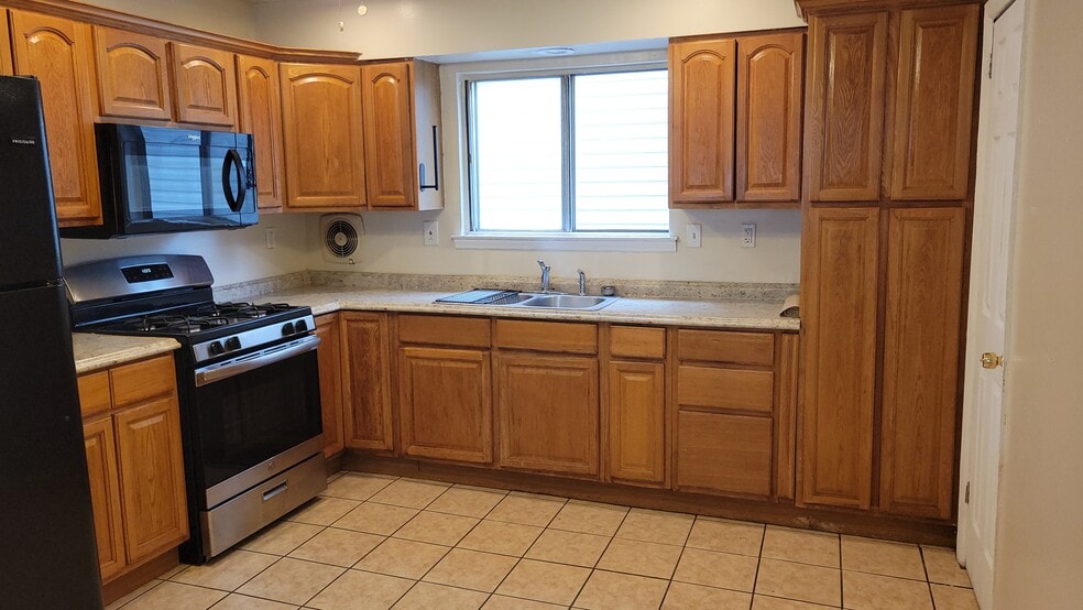 Kitchen - 110 Boylan St