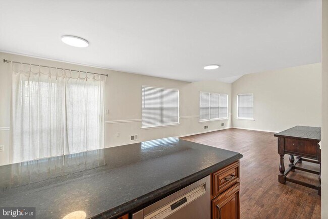Building Photo - 87 Canal View Dr