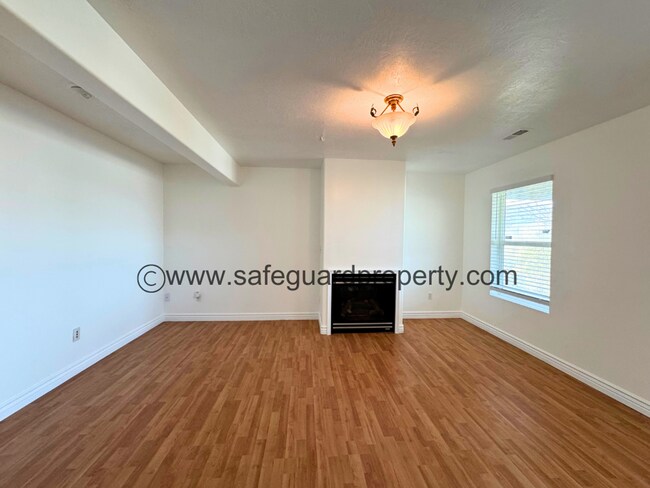 Building Photo - Amazing Draper Townhome with Mountain Views!