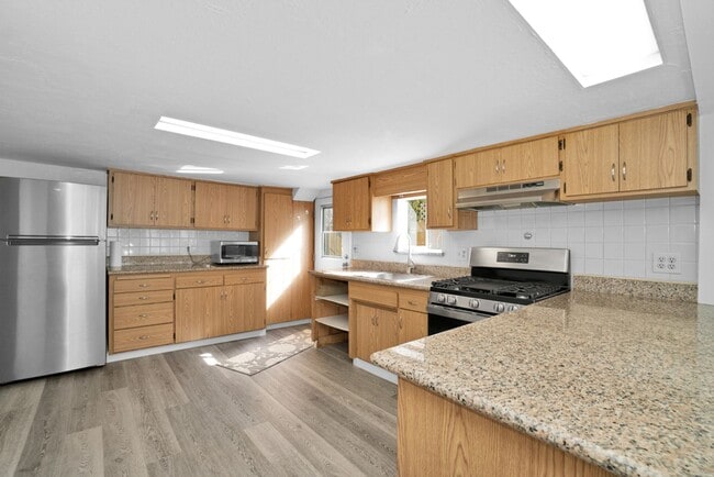 Building Photo - 531 Taylor Ave