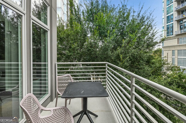 Building Photo - 208 12th St NE