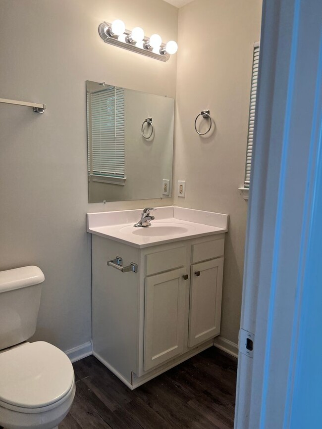 Building Photo - 3 Bedroom 2 Bath House on Solera Available...