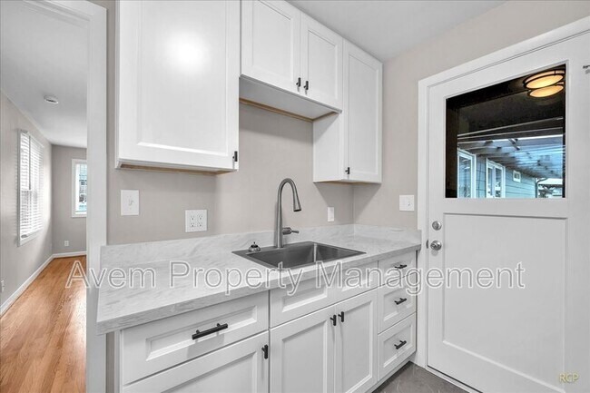Building Photo - 362 E Dartmouth St