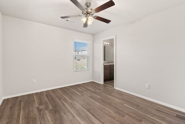 Building Photo - Fire Up Summer! Get a FREE Blackstone Grill if You Sign by July 15 | 3 Bed, 2.5 Bath Home in Farm...
