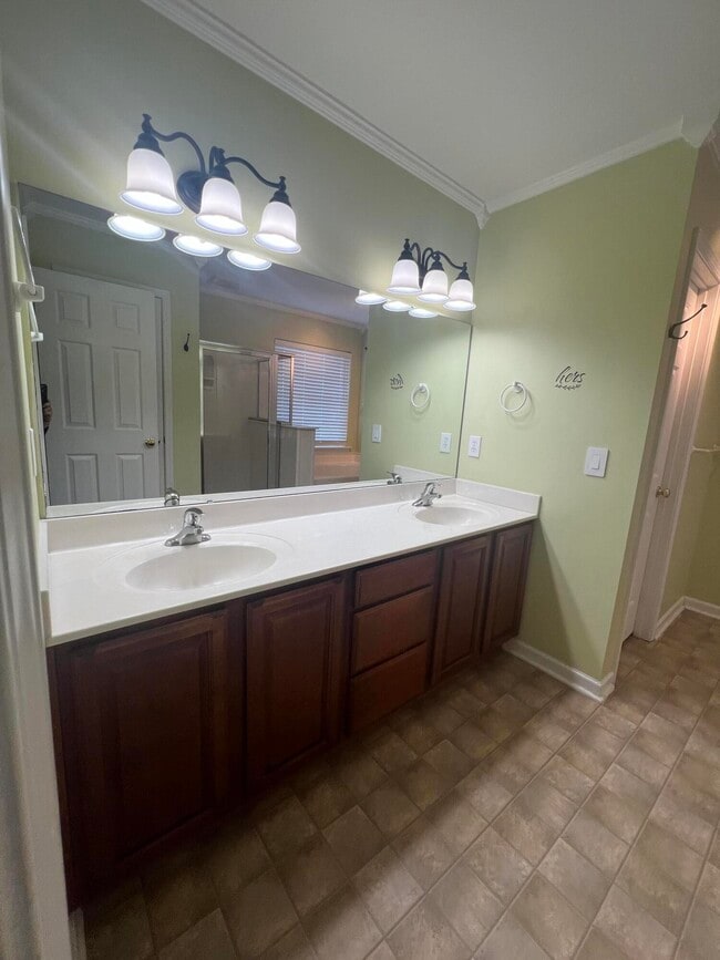 Building Photo - 565 Batty Way