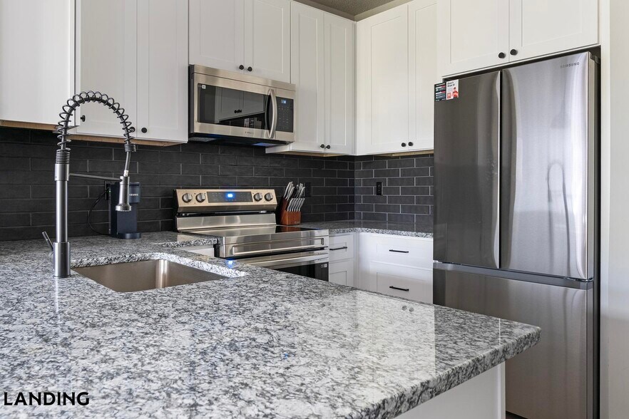 Building Photo - 49 Boulevard SE