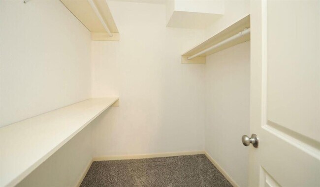 Building Photo - 9400 Doliver Dr
