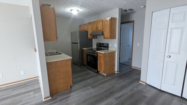 Building Photo - MN Cedar Village (861)