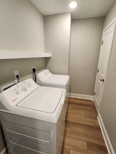 Laundry Room - 3918 Gloucester Dr