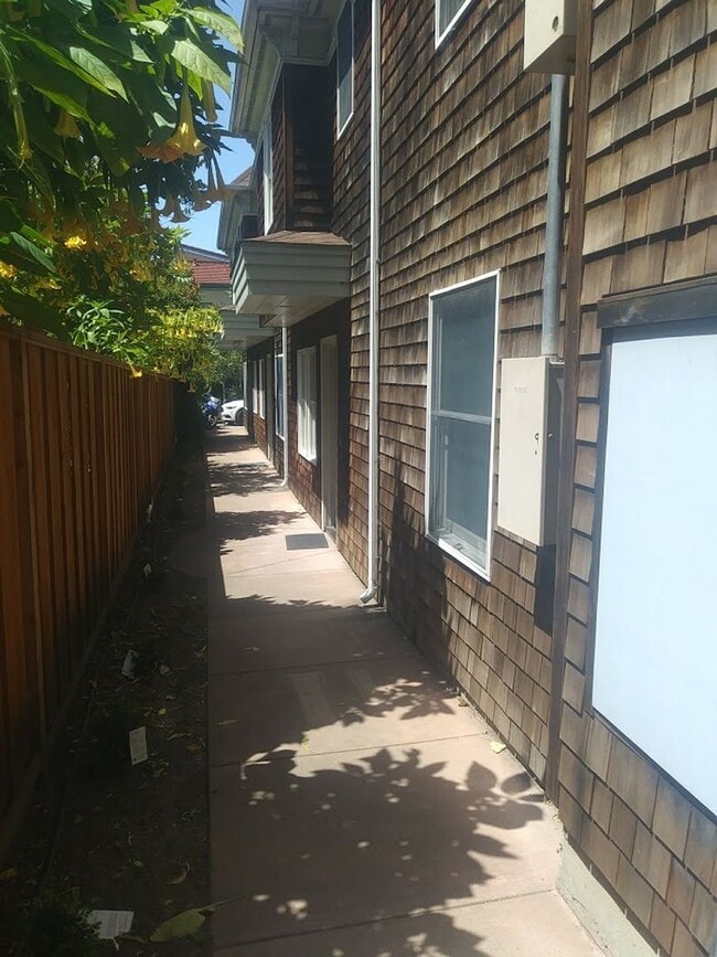 Building Photo - RENT REDUCTION -Spacious 5bdr/3bath units available for a lease ending May 30. Building is locate...