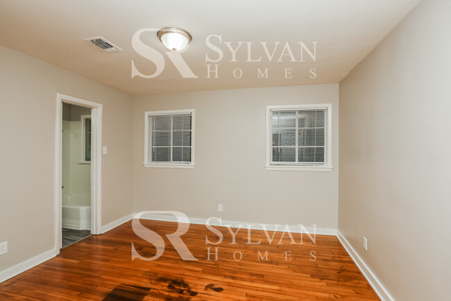 Building Photo - Don't miss out on this lovely 3BR 2BA home