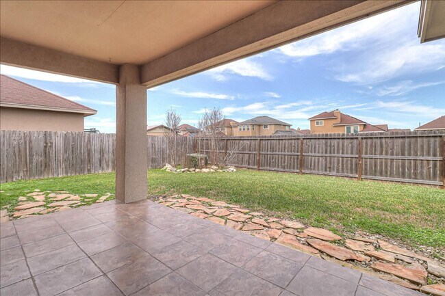Building Photo - 5834 Aava Dr