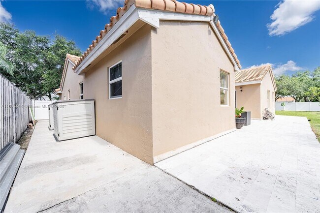 Building Photo - 1840 SW 135th Way